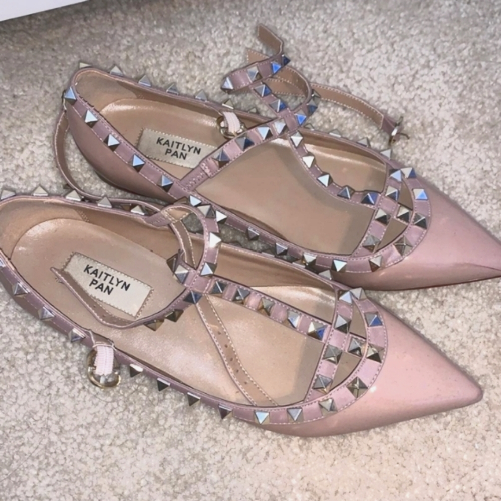 Kaitlyn Pan Studded T Strap Flats size 9 like Valentino Rockstud